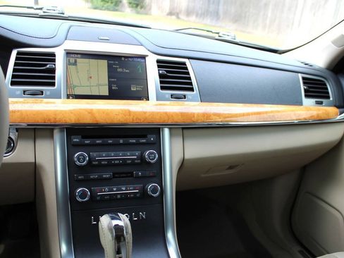 Used 2009 Lincoln MKS FWD image 8