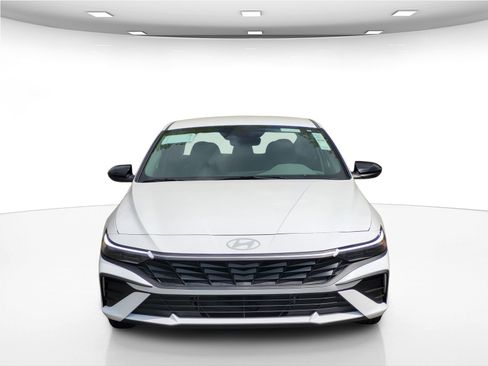 New 2025 Hyundai Elantra SEL image 2