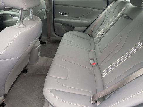 Used 2025 Hyundai Elantra SEL image 20