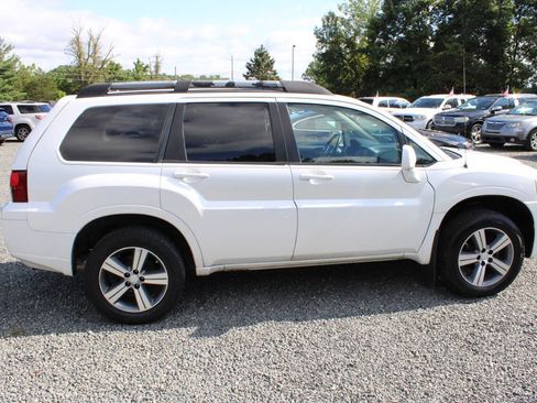 Used 2011 Mitsubishi Endeavor SE image 6