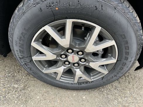 Certified 2023 GMC Acadia SLE image 10