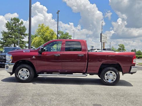Used 2024 RAM 2500 Tradesman w/ Chrome Appearance Group AWD/4WD image 11