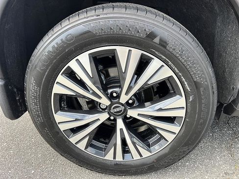 Certified 2023 Nissan Rogue SV w/ SV Premium B Package FWD image 5