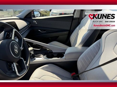 Used 2025 Hyundai Elantra Limited image 6