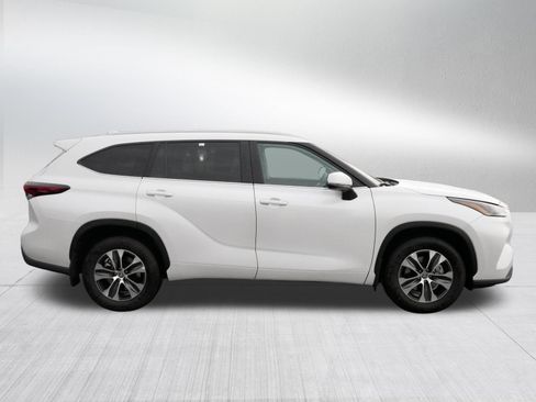 Certified 2026 Toyota Highlander XLE AWD/4WD image 8