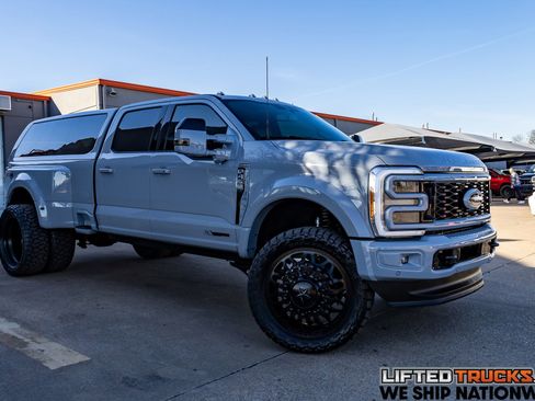 Used 2025 Ford F450 Platinum w/ FX4 Off-Road Package image 1