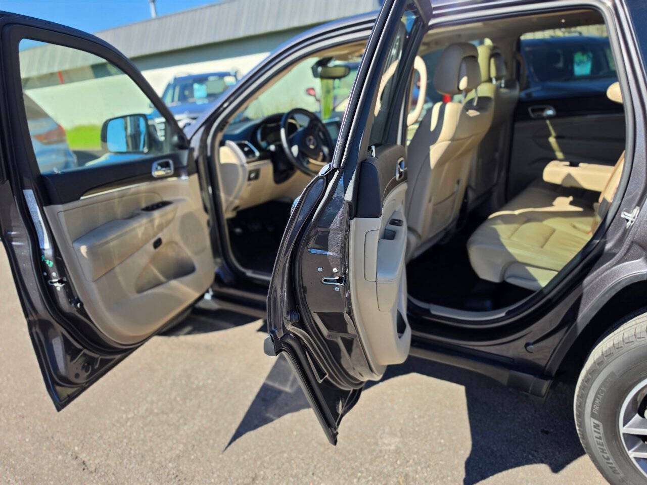 Used 2018 Jeep Grand Cherokee Limited AWD/4WD image 10