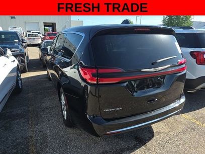 Used 2023 Chrysler Pacifica Touring-L