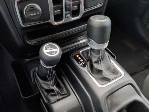Used 2021 Jeep Wrangler Unlimited Sahara AWD/4WD image 21