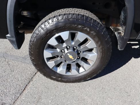 Certified 2024 Chevrolet Silverado 2500 Custom w/ Custom Value Package image 38