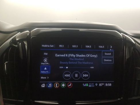 Used 2023 Chevrolet Traverse LT FWD image 27