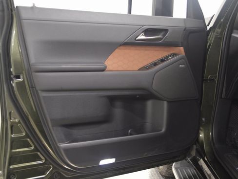 Used 2024 Lexus GX 550 w/ Accessory Package (Z1) image 17