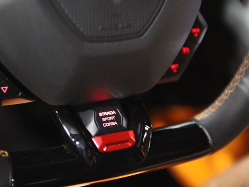 Used 2020 Lamborghini Huracan EVO RWD image 26