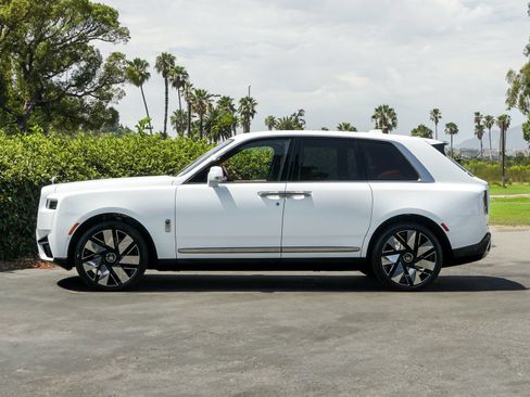 New 2026 Rolls-Royce Cullinan AWD/4WD image 3