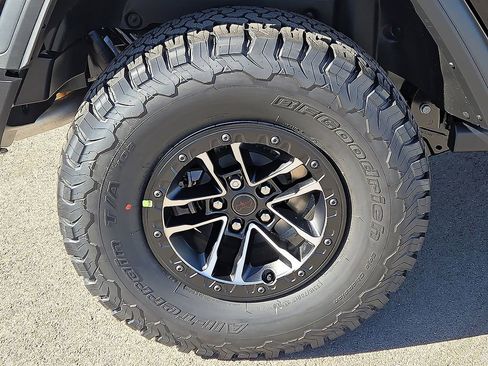 New 2026 Jeep Wrangler Unlimited Rubicon w/ Xtreme 35 Tire Package image 7
