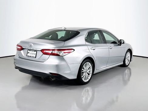 Used 2019 Toyota Camry XLE FWD image 3