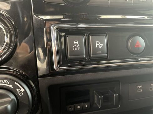 Used 2021 Nissan Titan Platinum Reserve w/ Off Road Protection Package image 29