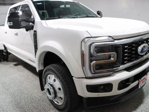 Used 2025 Ford F450 Platinum w/ FX4 Off-Road Package AWD/4WD image 5