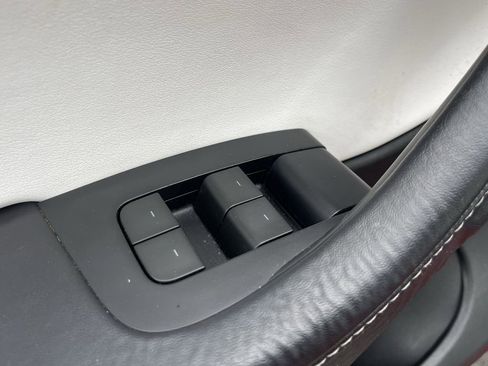 Used 2022 Tesla Model Y Long Range AWD/4WD image 21