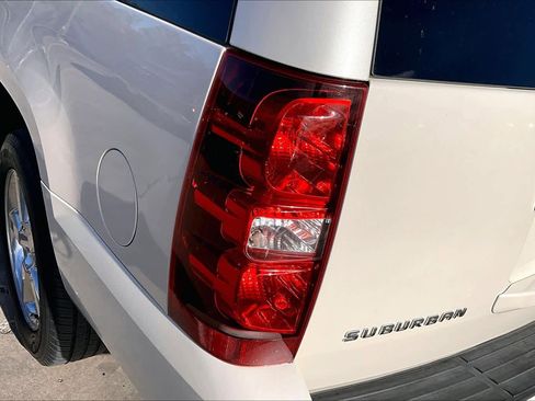 Used 2014 Chevrolet Suburban LTZ image 28