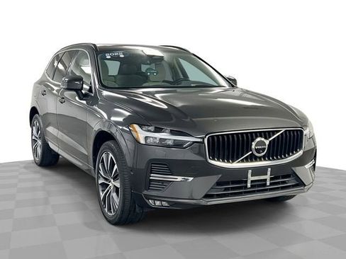 Used 2022 Volvo XC60 B5 Momentum w/ Advanced Package image 1