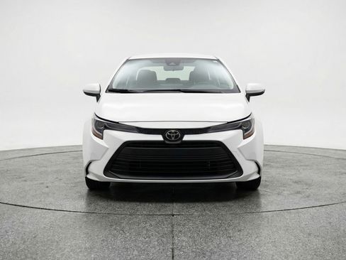 Used 2025 Toyota Corolla LE FWD image 2