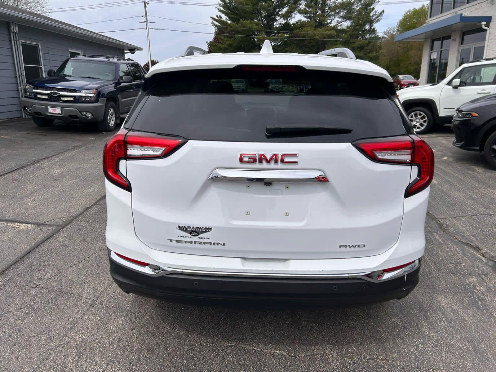 Used 2023 GMC Terrain SLT w/ Tech Package AWD/4WD image 5