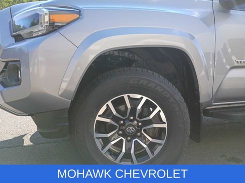 Used 2021 Toyota Tacoma TRD Sport w/ Technology Package AWD/4WD image 32