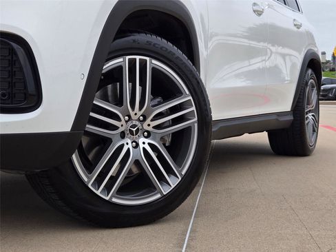 Used 2024 Mercedes-Benz GLS 450 4MATIC image 8