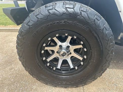 Used 2015 Jeep Wrangler Unlimited Sport w/ Quick Order Package 24S AWD/4WD image 6