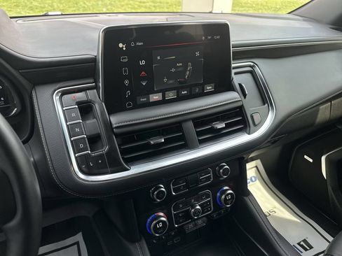 Used 2024 GMC Yukon AT4 w/ Technology Package AWD/4WD image 18