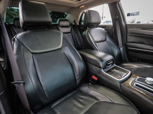 Used 2015 Chrysler 300 C RWD image 60