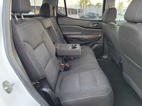 Used 2023 GMC Acadia SLE image 18