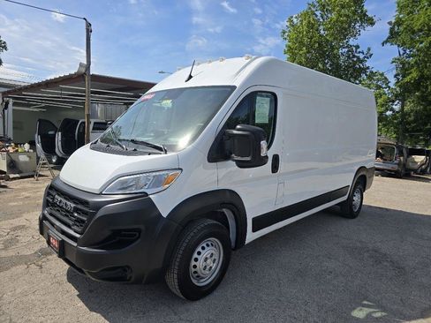 Used 2023 RAM ProMaster 2500 FWD image 3