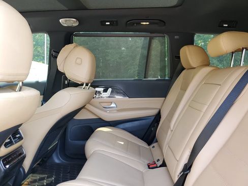Used 2025 Mercedes-Benz GLS 580 4MATIC image 12