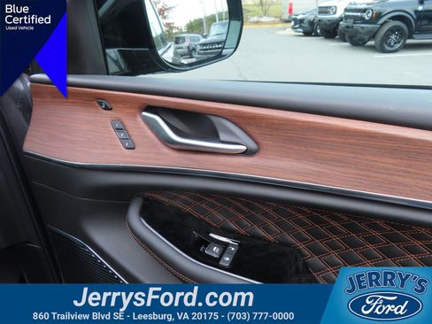 Used 2023 Jeep Grand Cherokee Summit w/ Luxury Tech Group V image 38