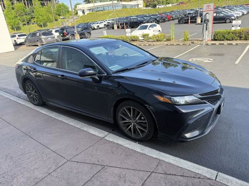 Used 2023 Toyota Camry SE w/ Cold Weather Package FWD image 5