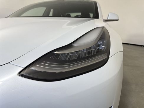 Used 2018 Tesla Model 3 Long Range image 11
