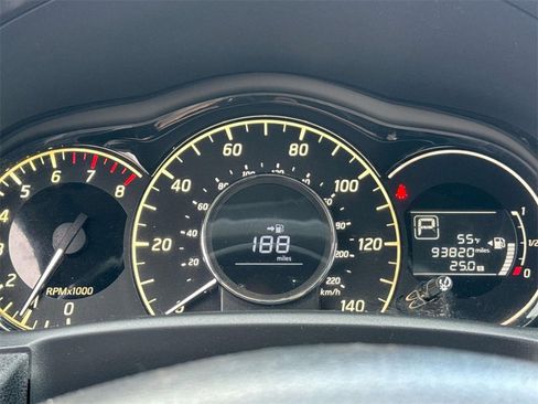 Certified 2016 Nissan Versa Note SV image 11