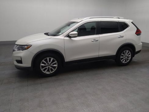 Used 2017 Nissan Rogue SV image 2
