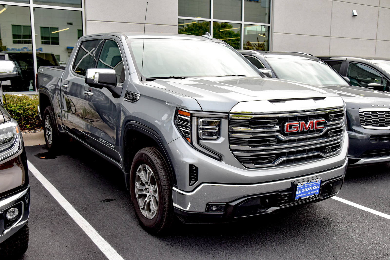 Used 2026 GMC Sierra 1500 SLT AWD/4WD image 14