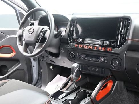 Used 2025 Nissan Frontier PRO-4X AWD/4WD image 48
