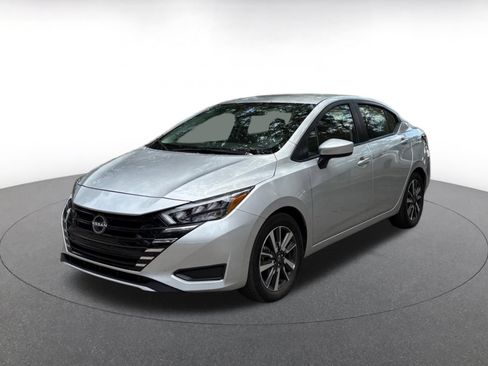 Used 2025 Nissan Versa SV FWD image 3