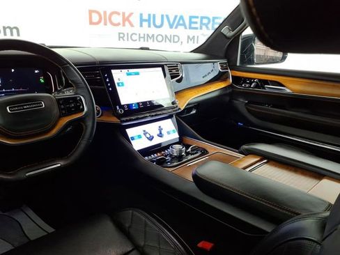 Used 2024 Jeep Grand Wagoneer L Series III image 12