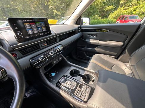 Used 2023 Honda Pilot Touring image 23