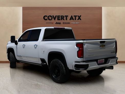 Used 2025 Chevrolet Silverado 2500 High Country w/ High Country Premium Package AWD/4WD image 3