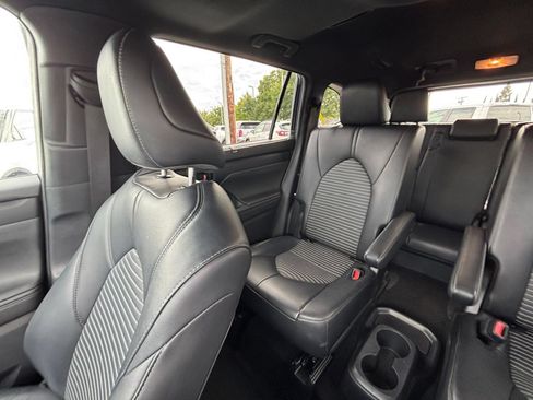 Used 2024 Toyota Highlander XSE FWD image 38
