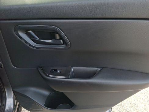 Used 2024 Nissan Rogue S AWD/4WD image 14