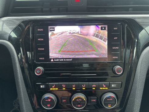 Used 2021 Volkswagen Passat 2.0T R-Line image 22