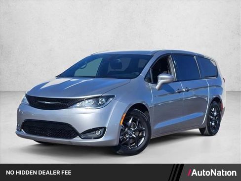 Used 2018 Chrysler Pacifica Touring Plus w/ S Appearance Package FWD image 1